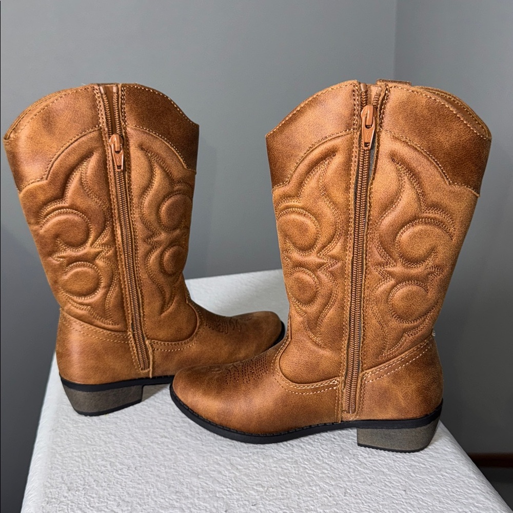 NWT-Girls Cowboy Boots Size 1 - Picture 2 of 7